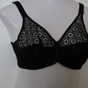 Elegant Chantelle Black Lace Bra.